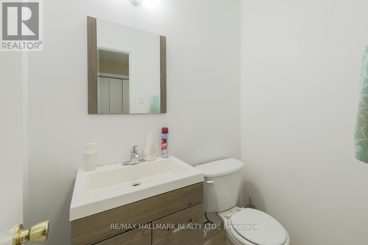 2 - 2844 Danforth Avenue Property Photo 10