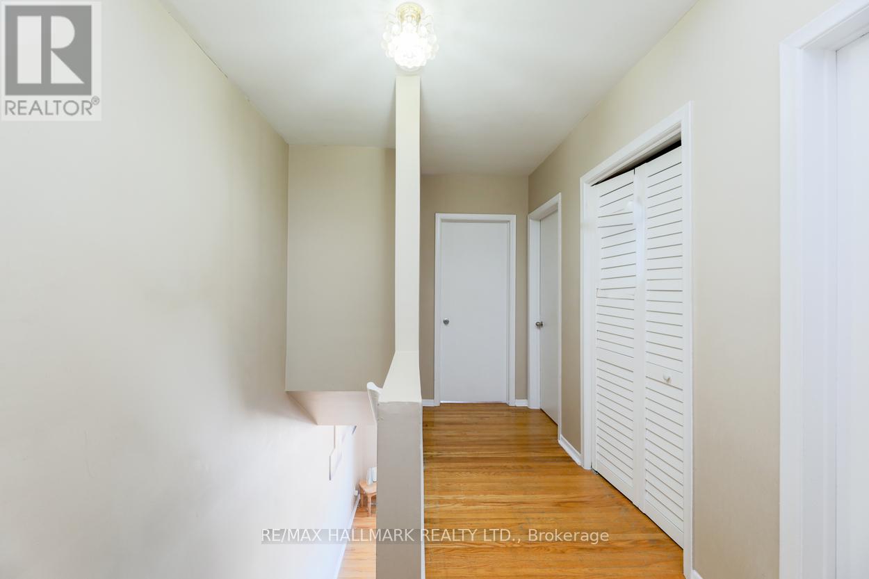 2 - 2844 Danforth Avenue Property Photo 11