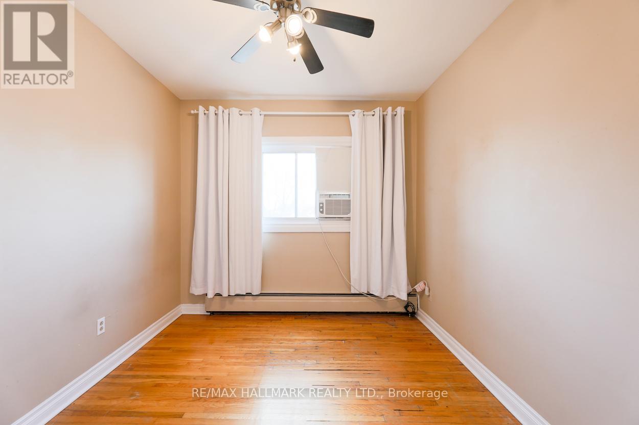 2 - 2844 Danforth Avenue Property Photo 13