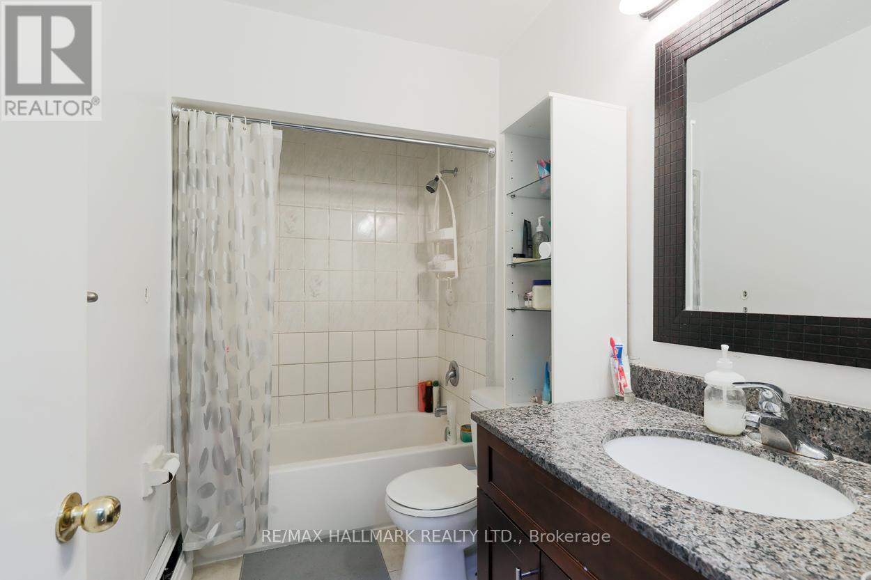 2 - 2844 Danforth Avenue Property Photo 16