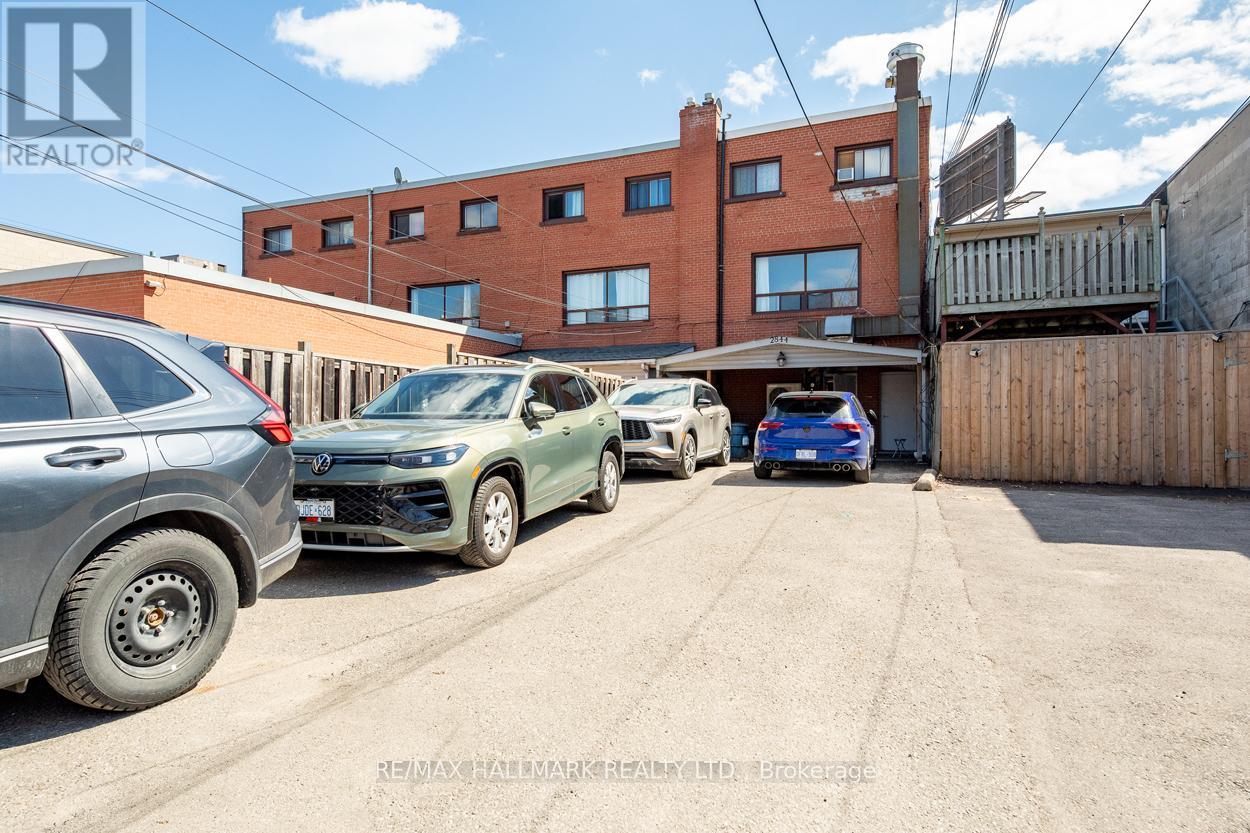 2 - 2844 Danforth Avenue Property Photo 17