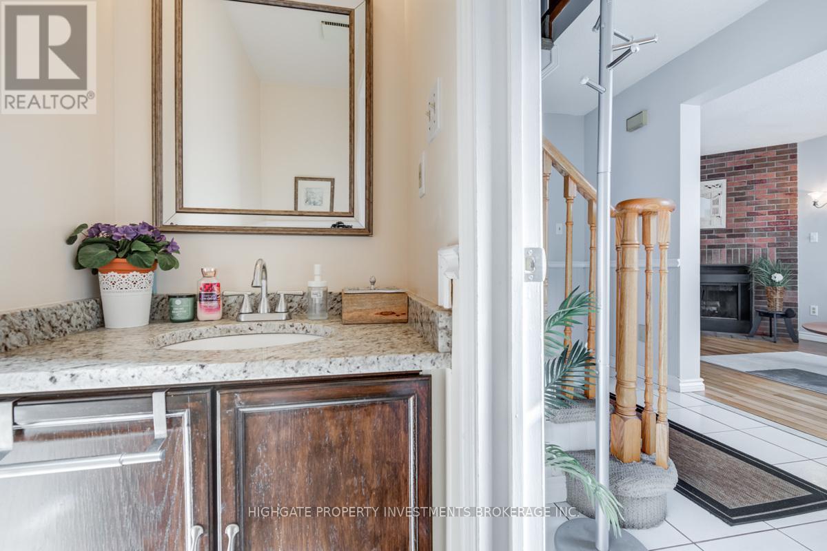 913 Dyer Court Property Photo 4