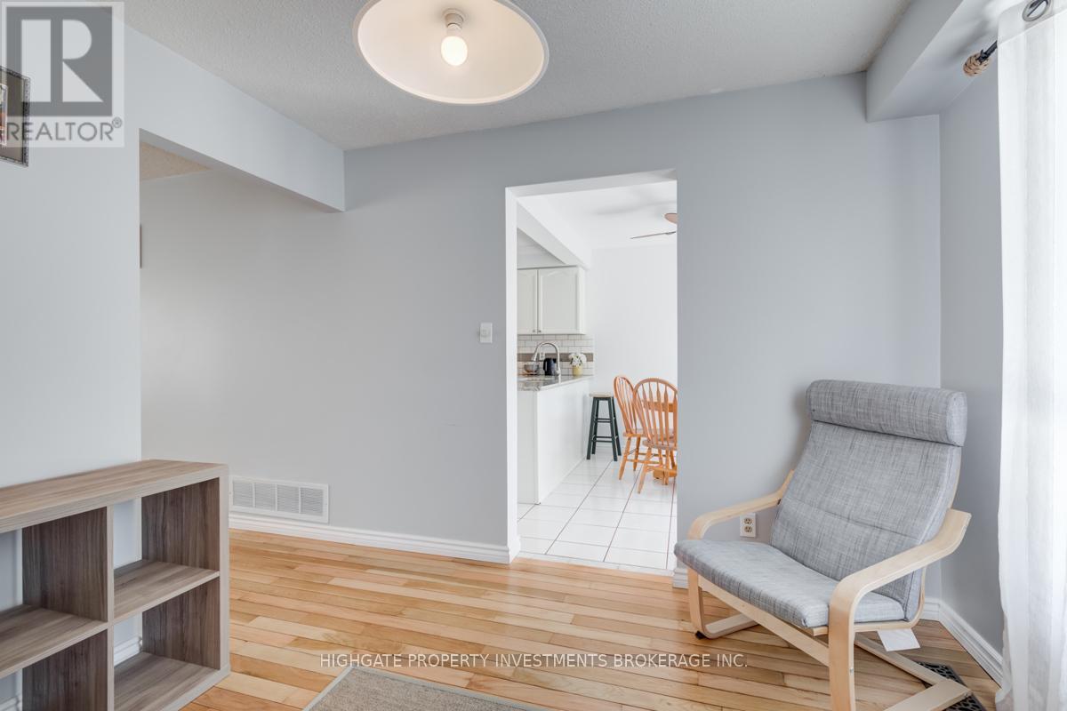 913 Dyer Court Property Photo 8
