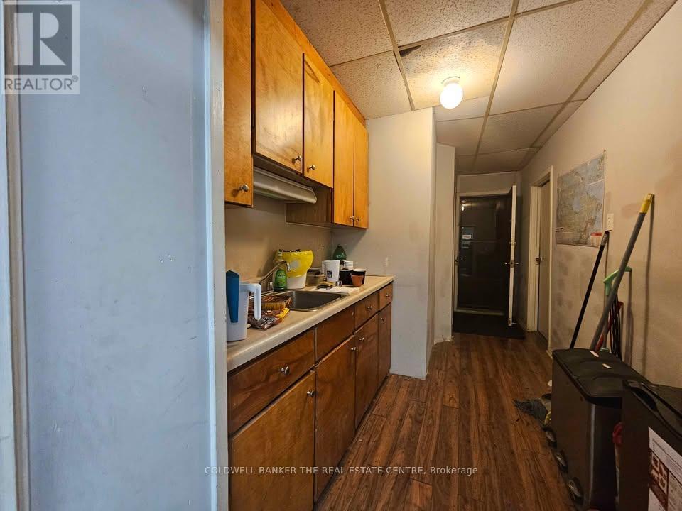 Main - 2869 Kingston Property Photo 6
