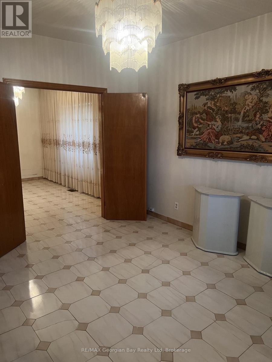 517 Milverton Boulevard Property Photo 2