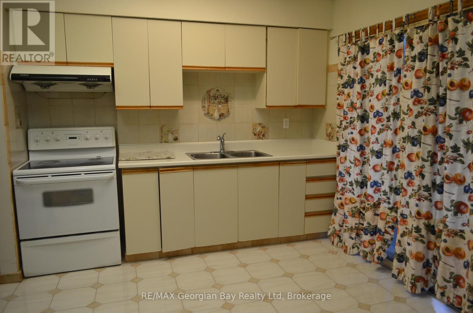 517 Milverton Boulevard Property Photo 5