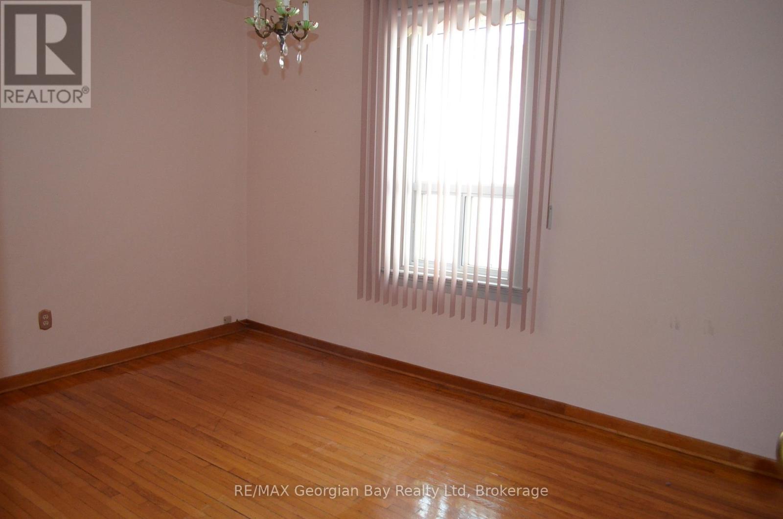 517 Milverton Boulevard Property Photo 8