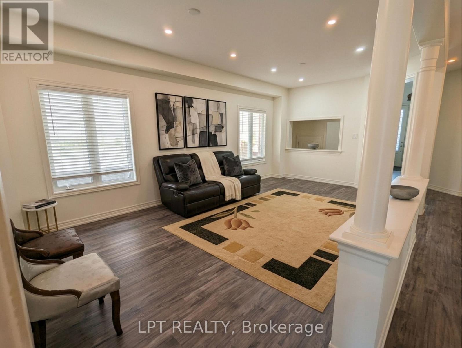 1852 Grandview Street N Property Photo 5