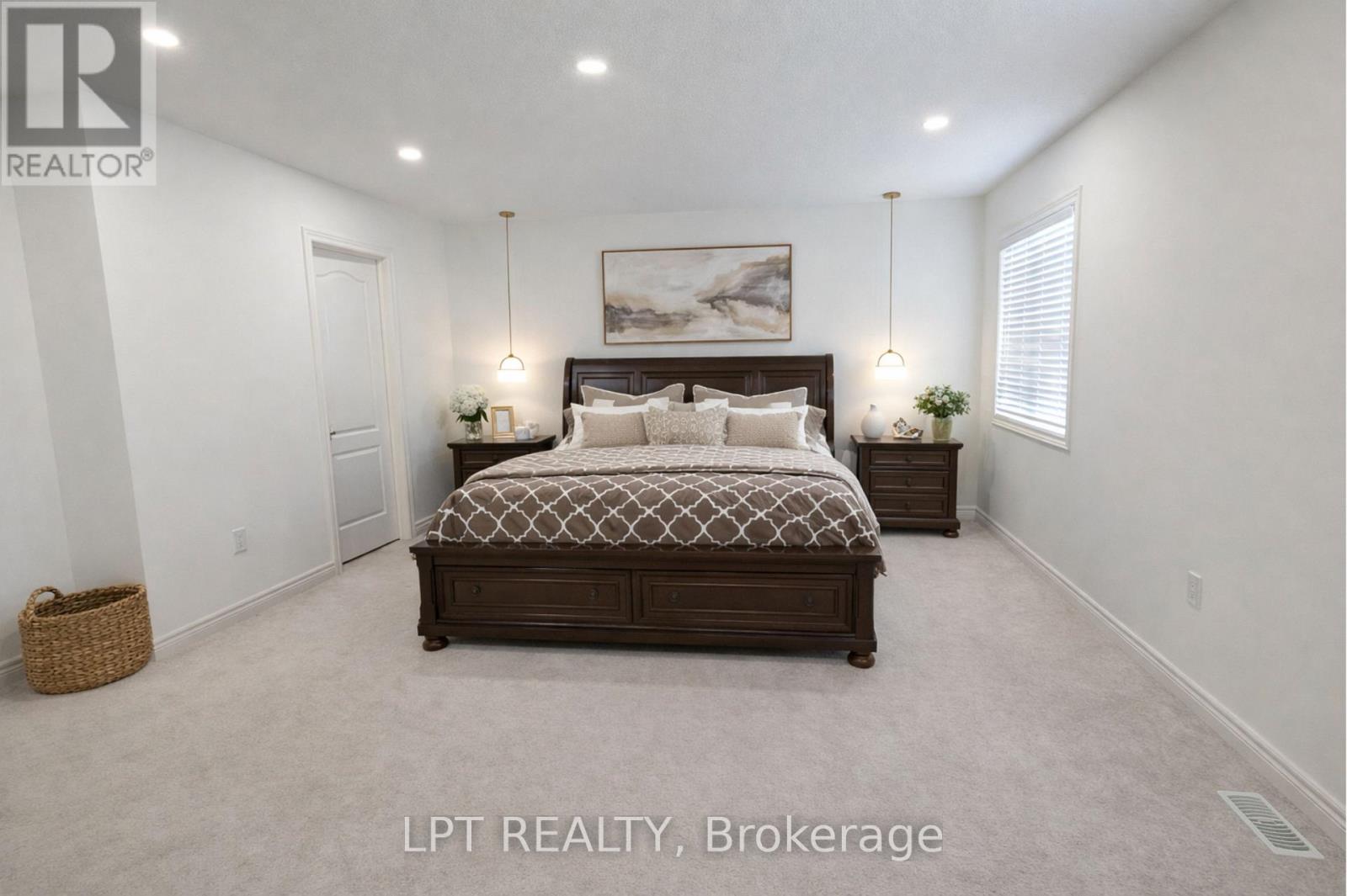 1852 Grandview Street N Property Photo 10