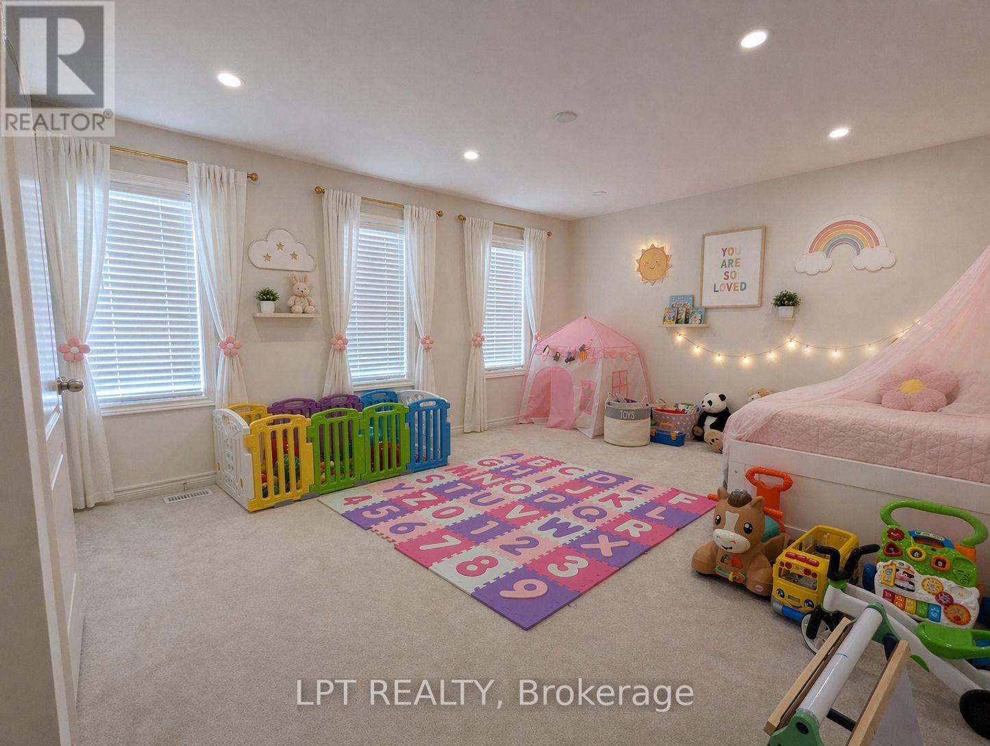 1852 Grandview Street N Property Photo 13