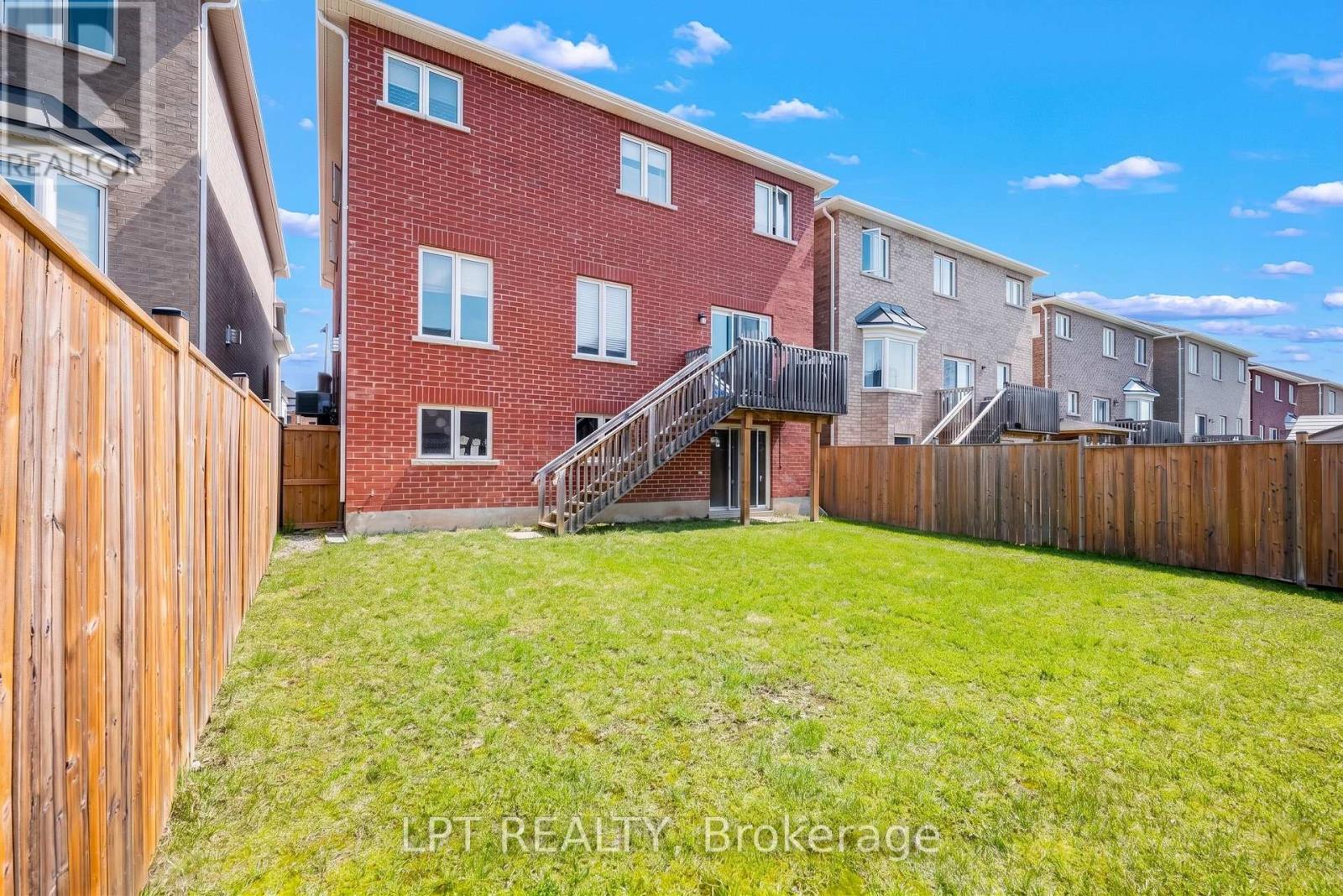 1852 Grandview Street N Property Photo 15