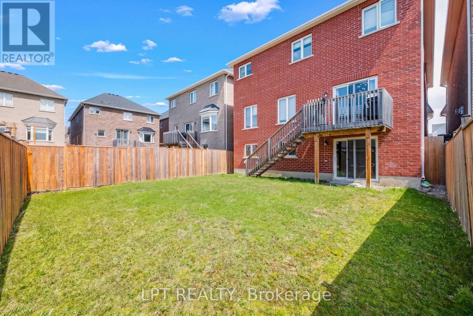 1852 Grandview Street N Property Photo 16