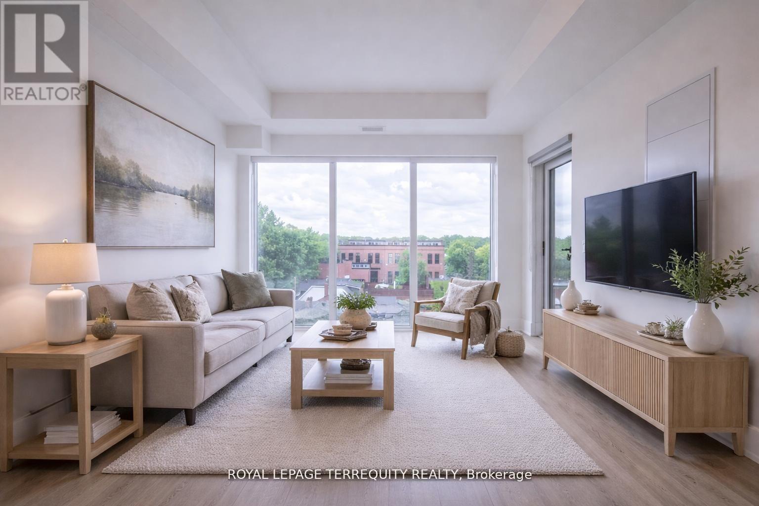505 - 495 LOGAN AVENUE Property Photo 1