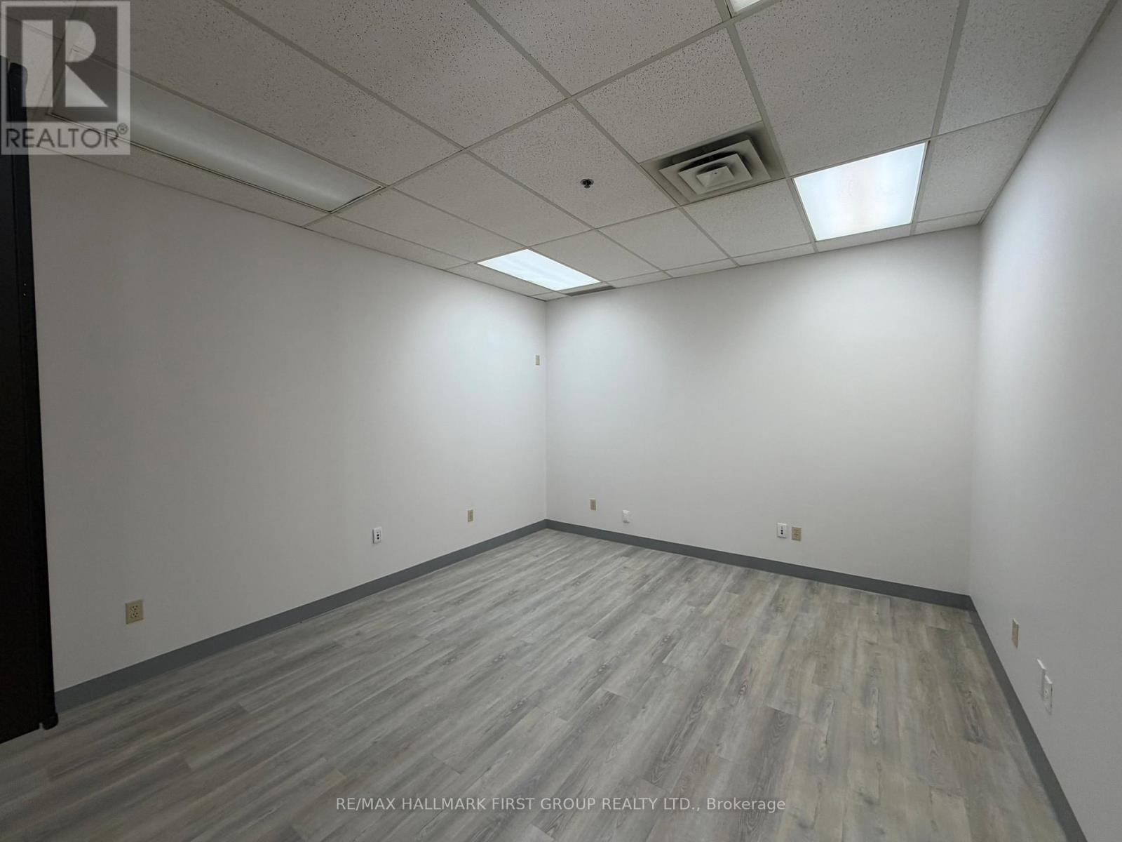 3 - 900 Mckay Road Property Photo 16