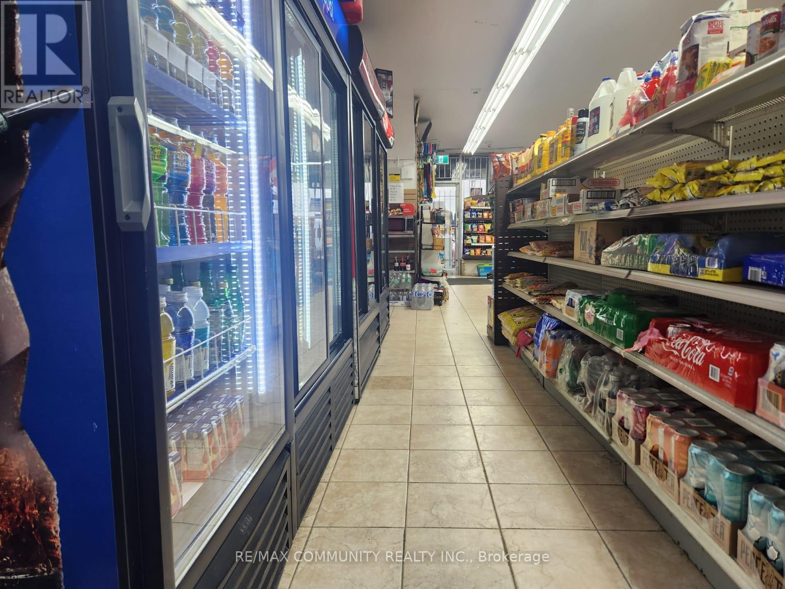 5 - 2404 Eglinton Avenue E Property Photo 7