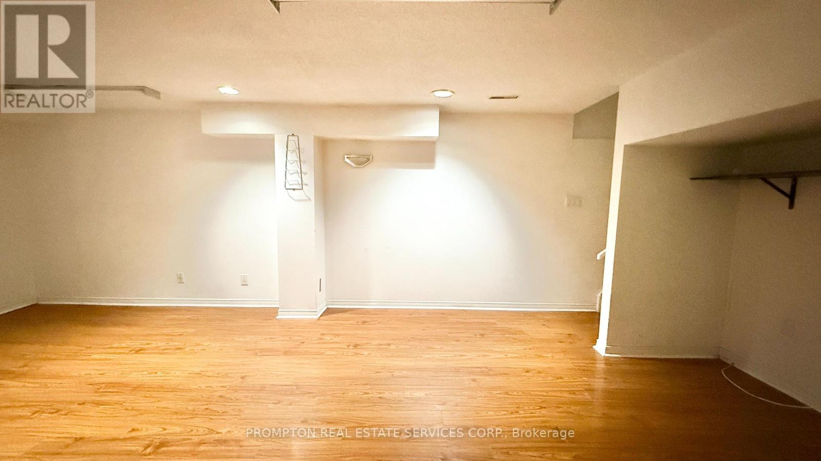 235 Roxanne Crescent Property Photo 3