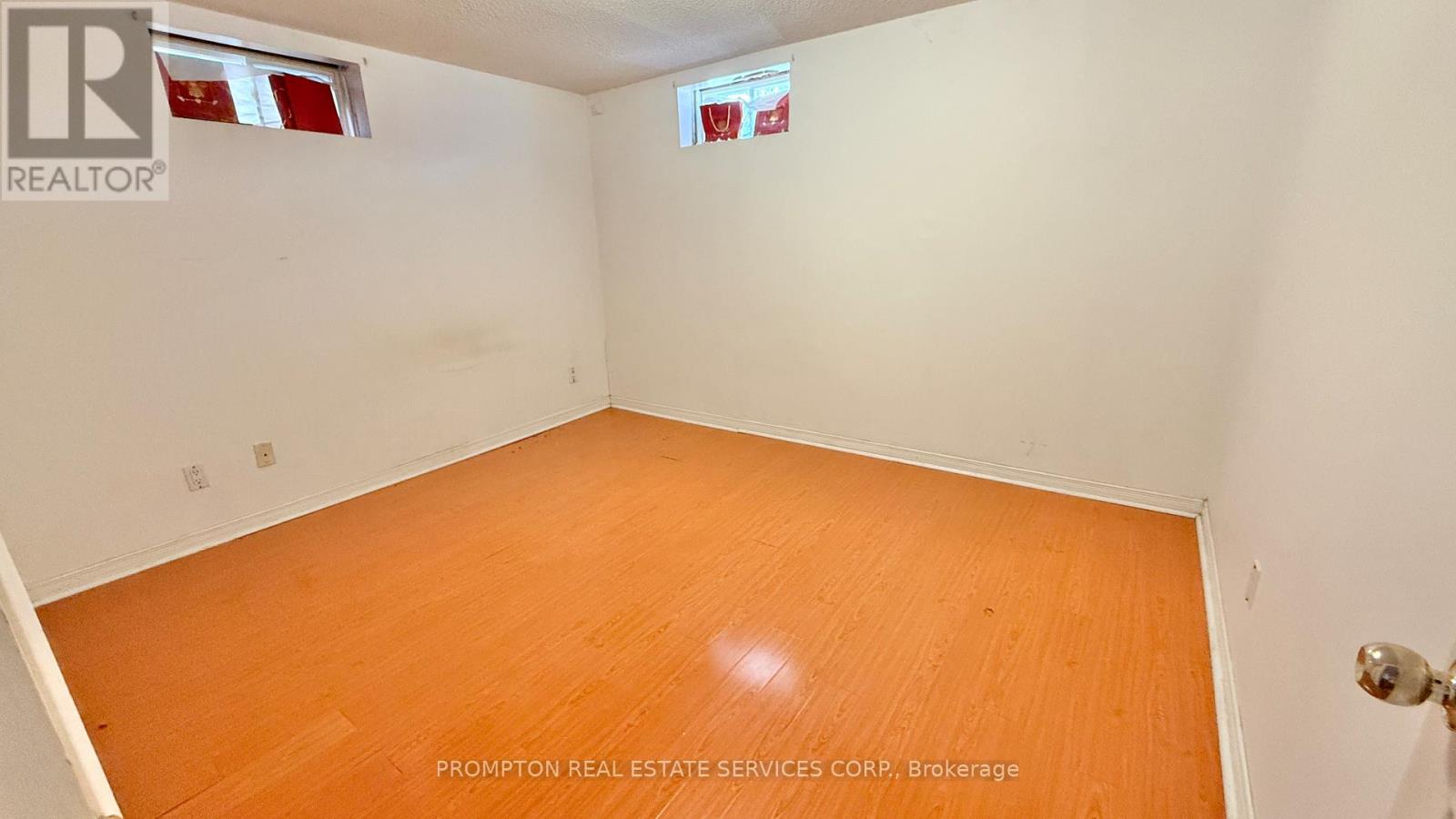 235 Roxanne Crescent Property Photo 4