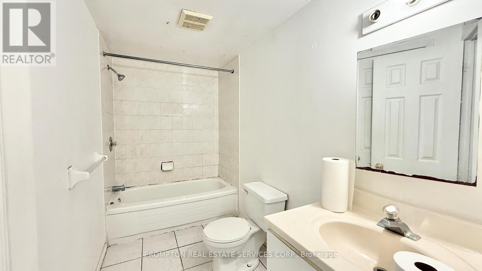 235 Roxanne Crescent Property Photo 8