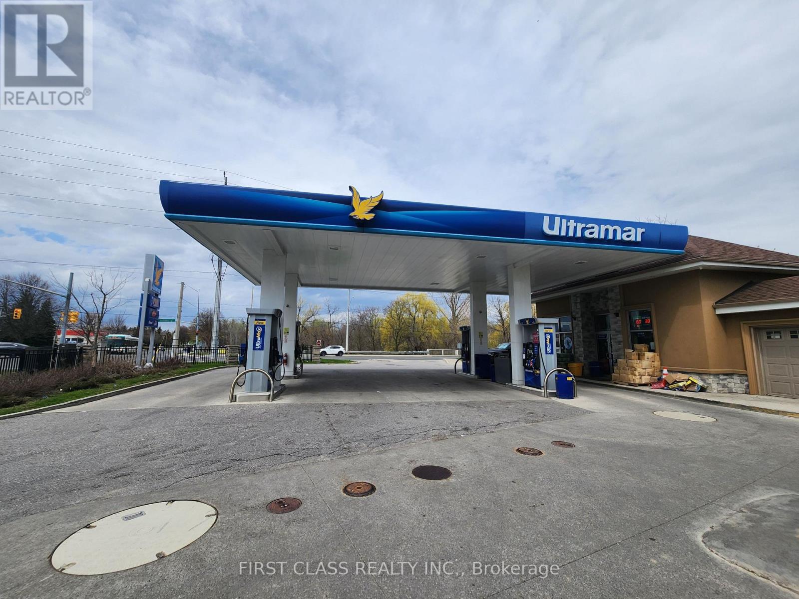 951 Dundas Street W Property Photo 1