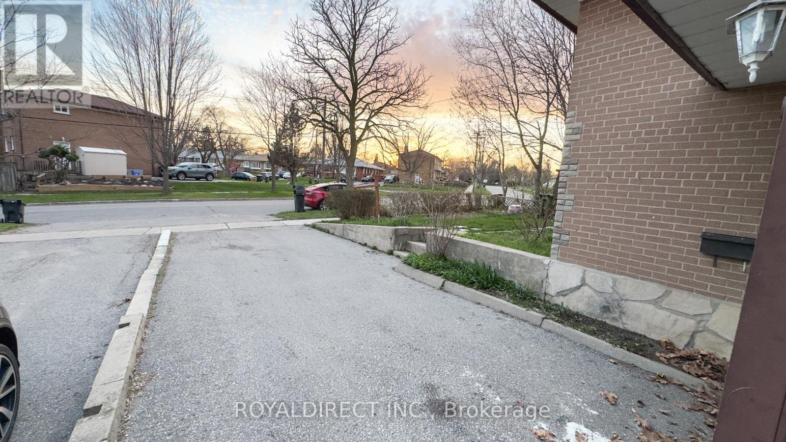 65 Sharbot Avenue Property Photo 3