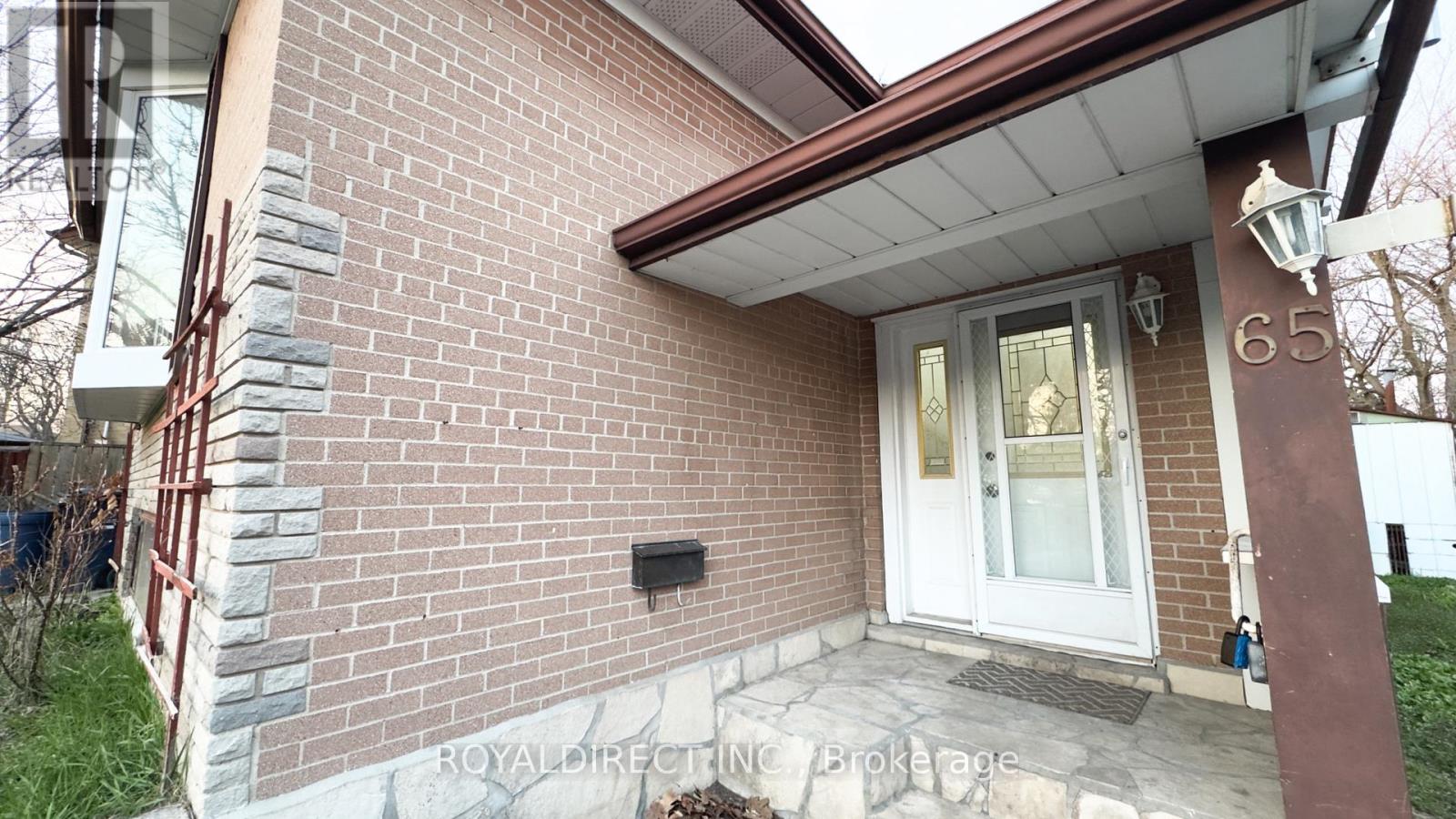 65 Sharbot Avenue Property Photo 4