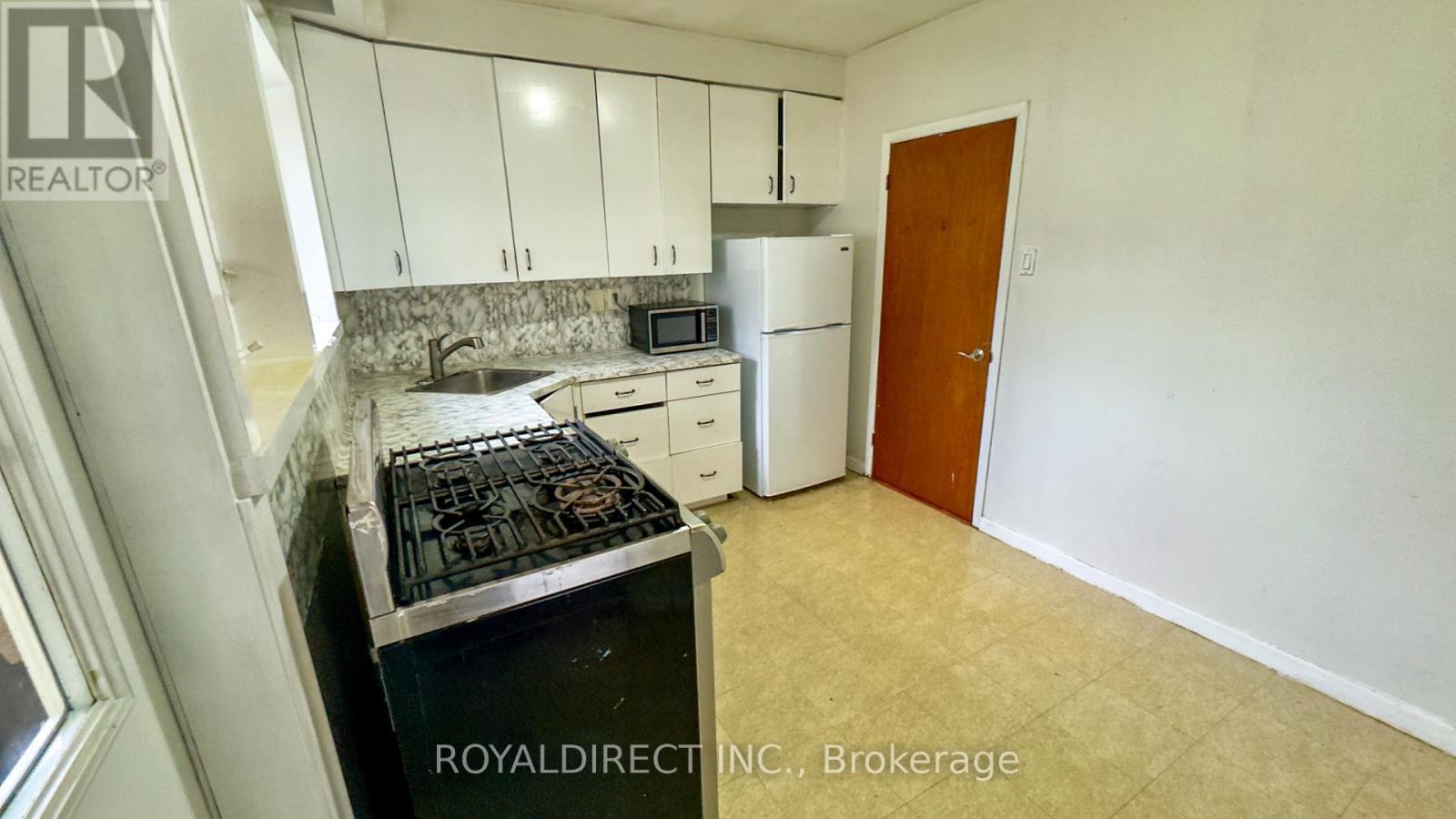 65 Sharbot Avenue Property Photo 11