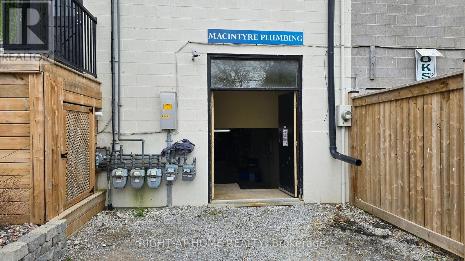237 Queen Street Property Photo 4