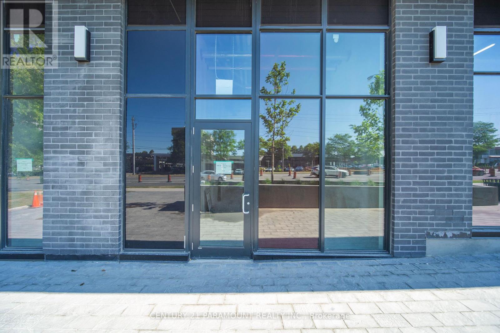 R-07 - 3445 Sheppard Avenue E Photo de la propriété 1