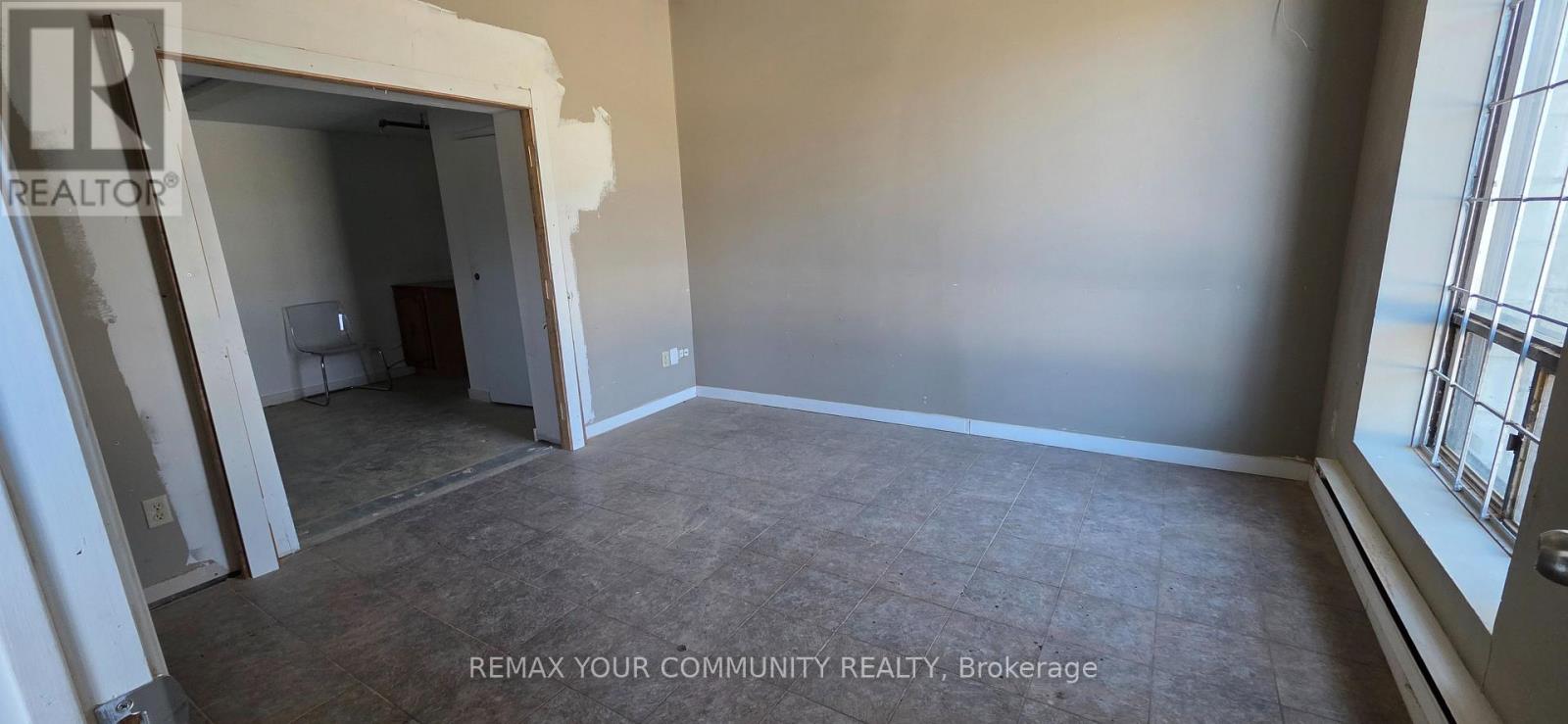 7 - 689 Warden Avenue Property Photo 9