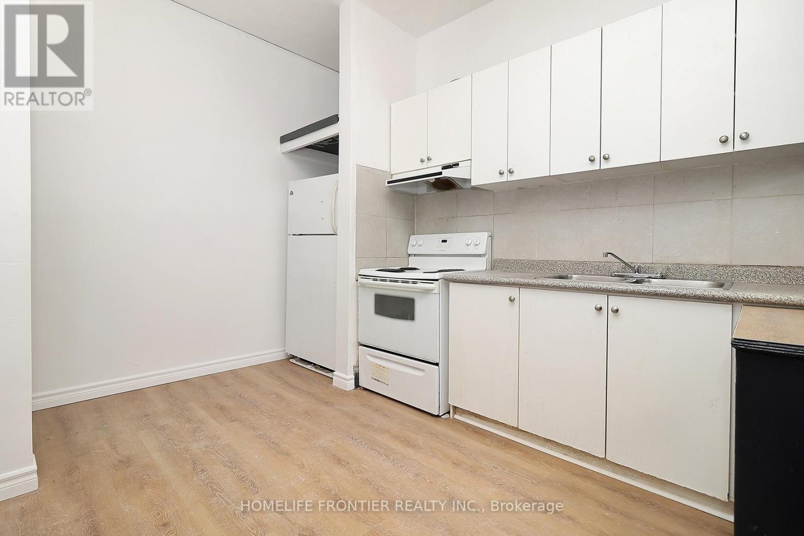 2354 Danforth Avenue Property Photo 7