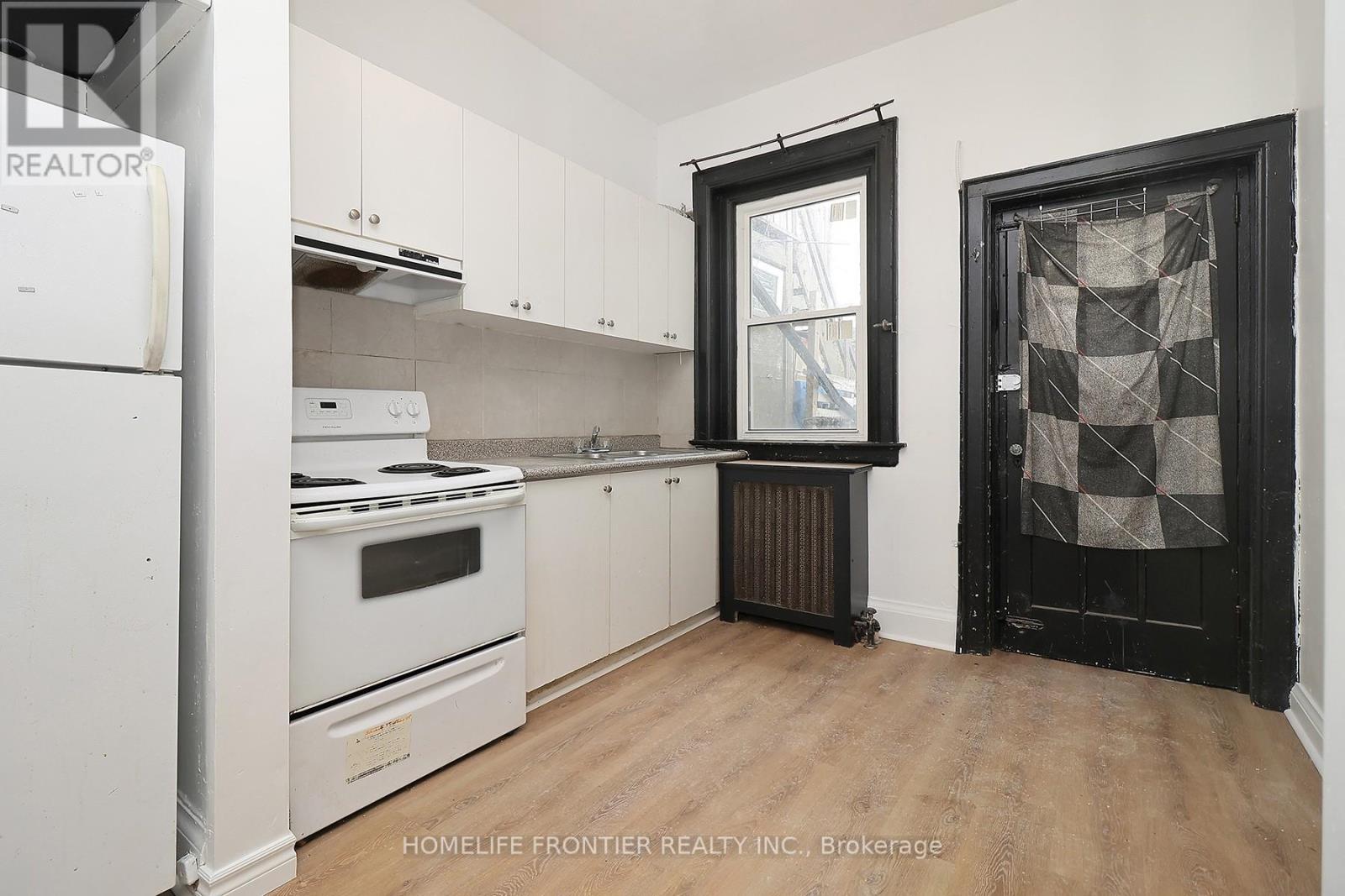 2354 Danforth Avenue Property Photo 8