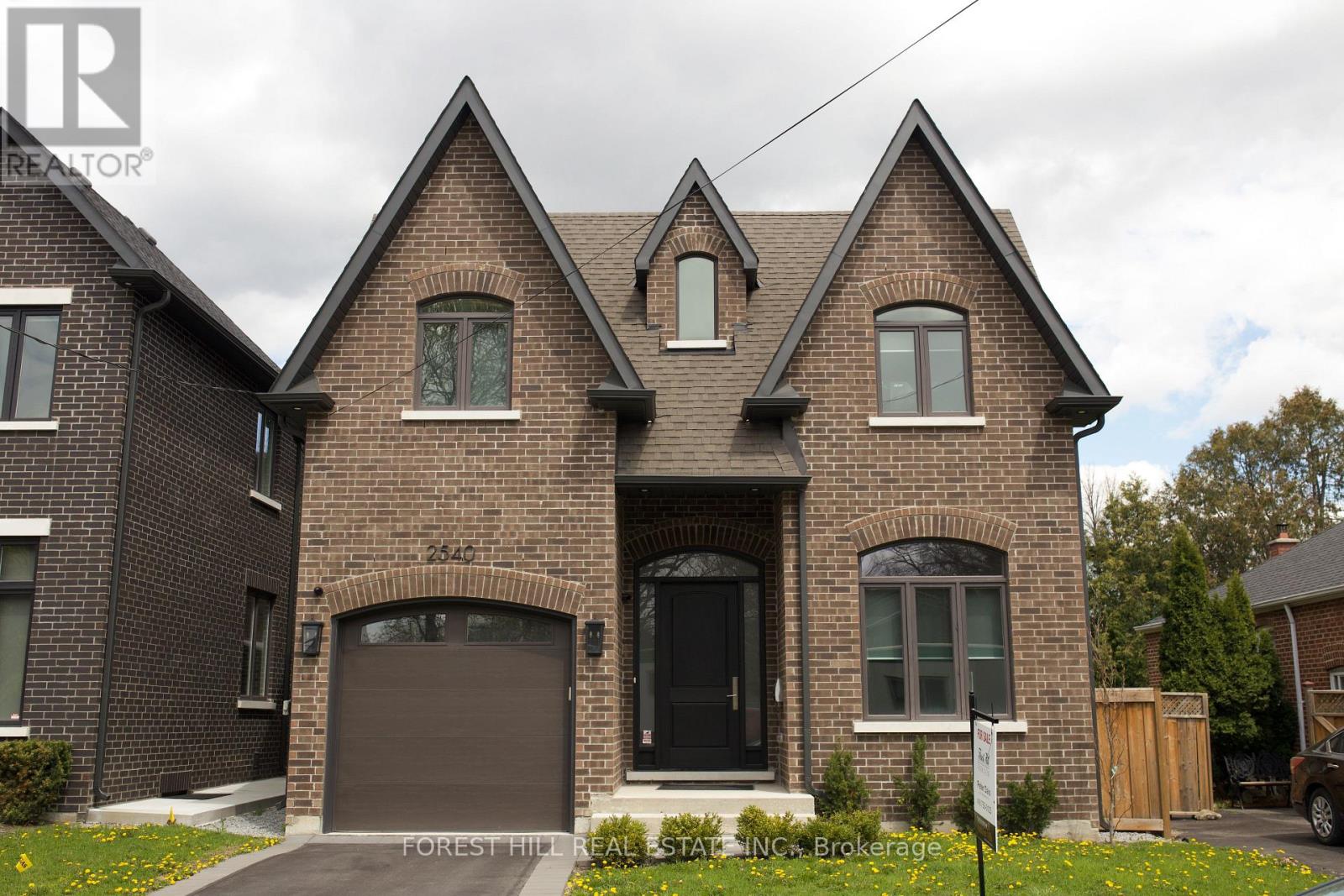 2540 ST CLAIR AVENUE E Property Photo 1