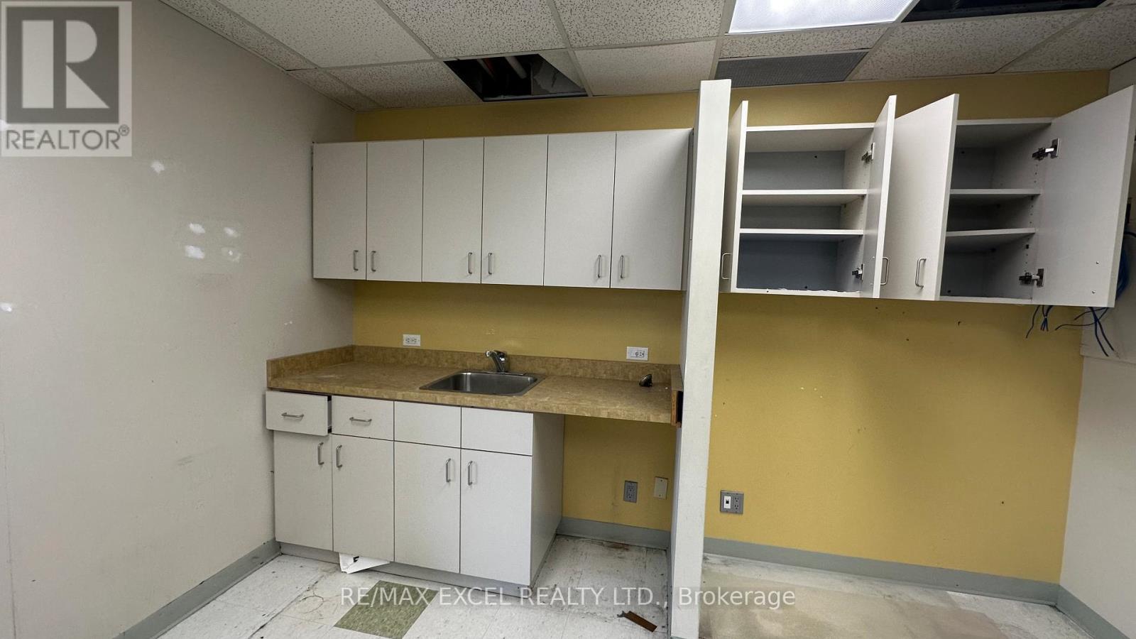 202 D-c - 2425 Eglinton Avenue Property Photo 2