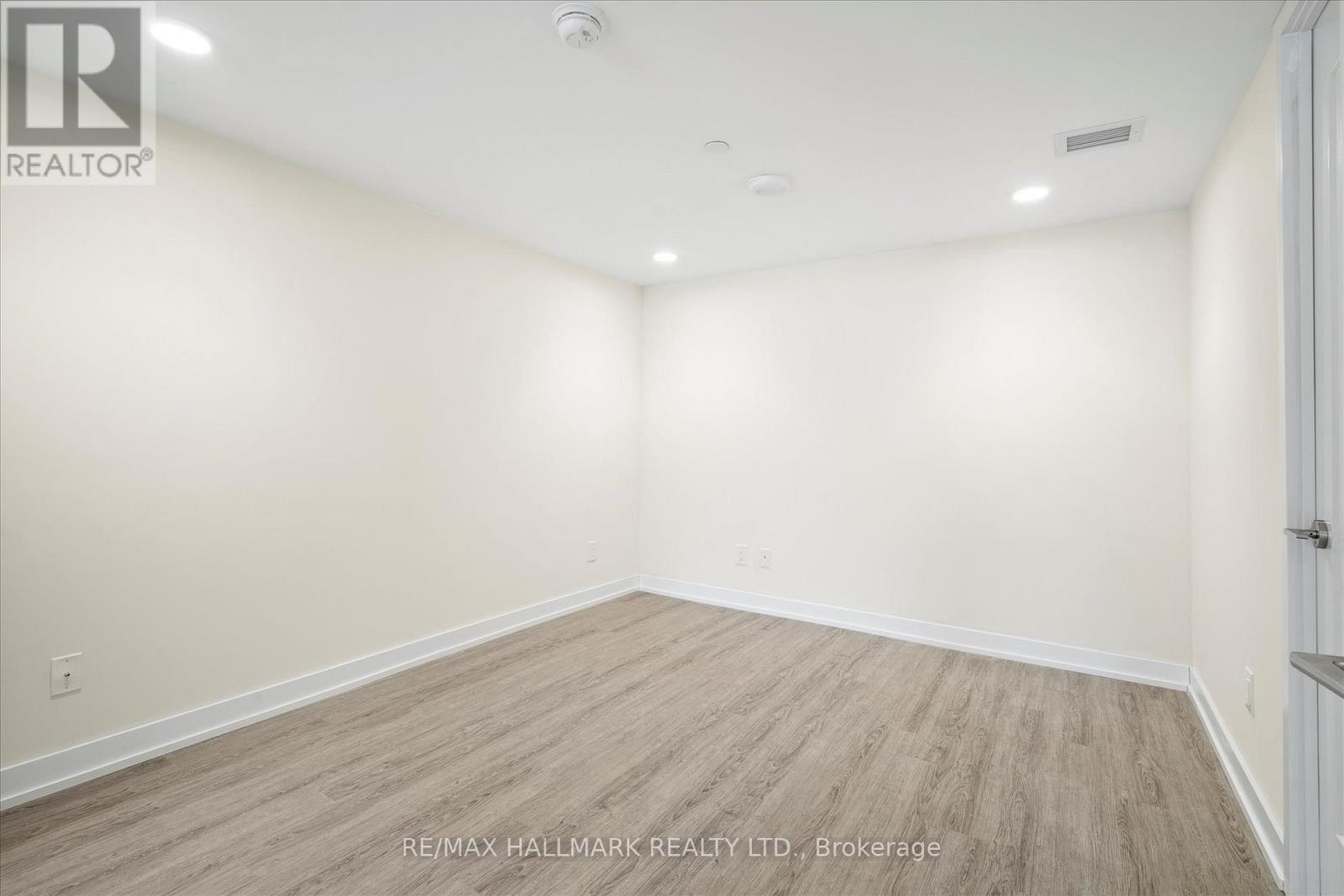 Th9 - 1350 Kingston Road Property Photo 30