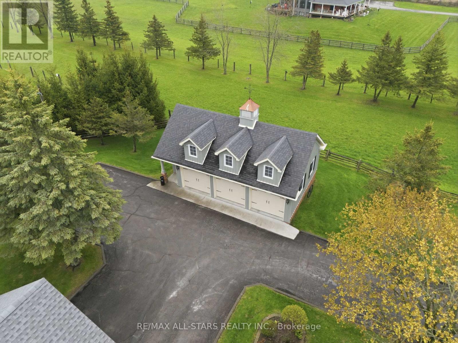 4271 Fallis Road Property Photo 2