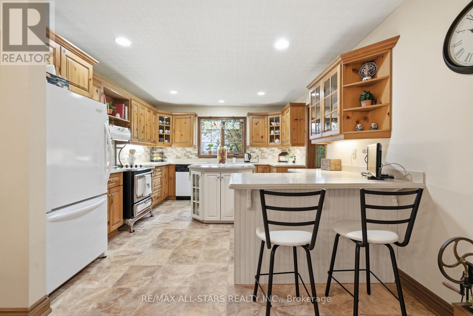 4271 Fallis Road Property Photo 13