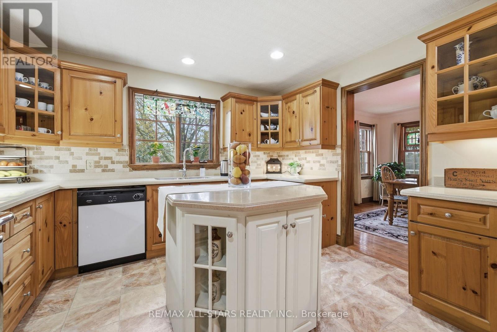 4271 Fallis Road Property Photo 14