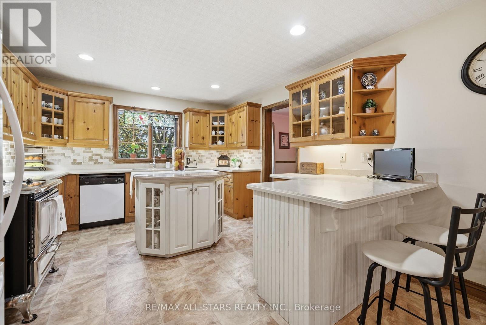 4271 Fallis Road Property Photo 15