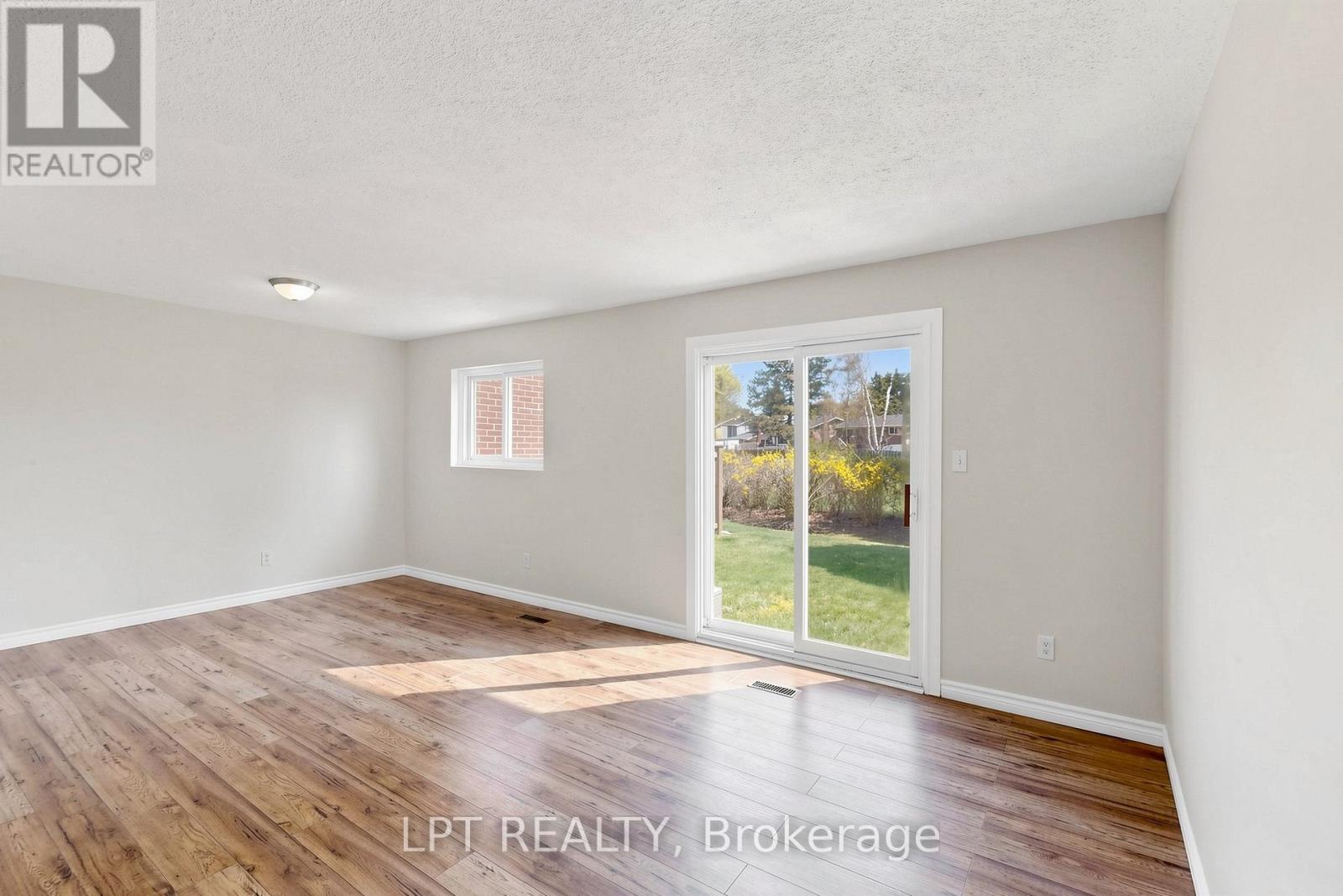 32 - 1055 Central Pk Boulevard N Property Photo 7