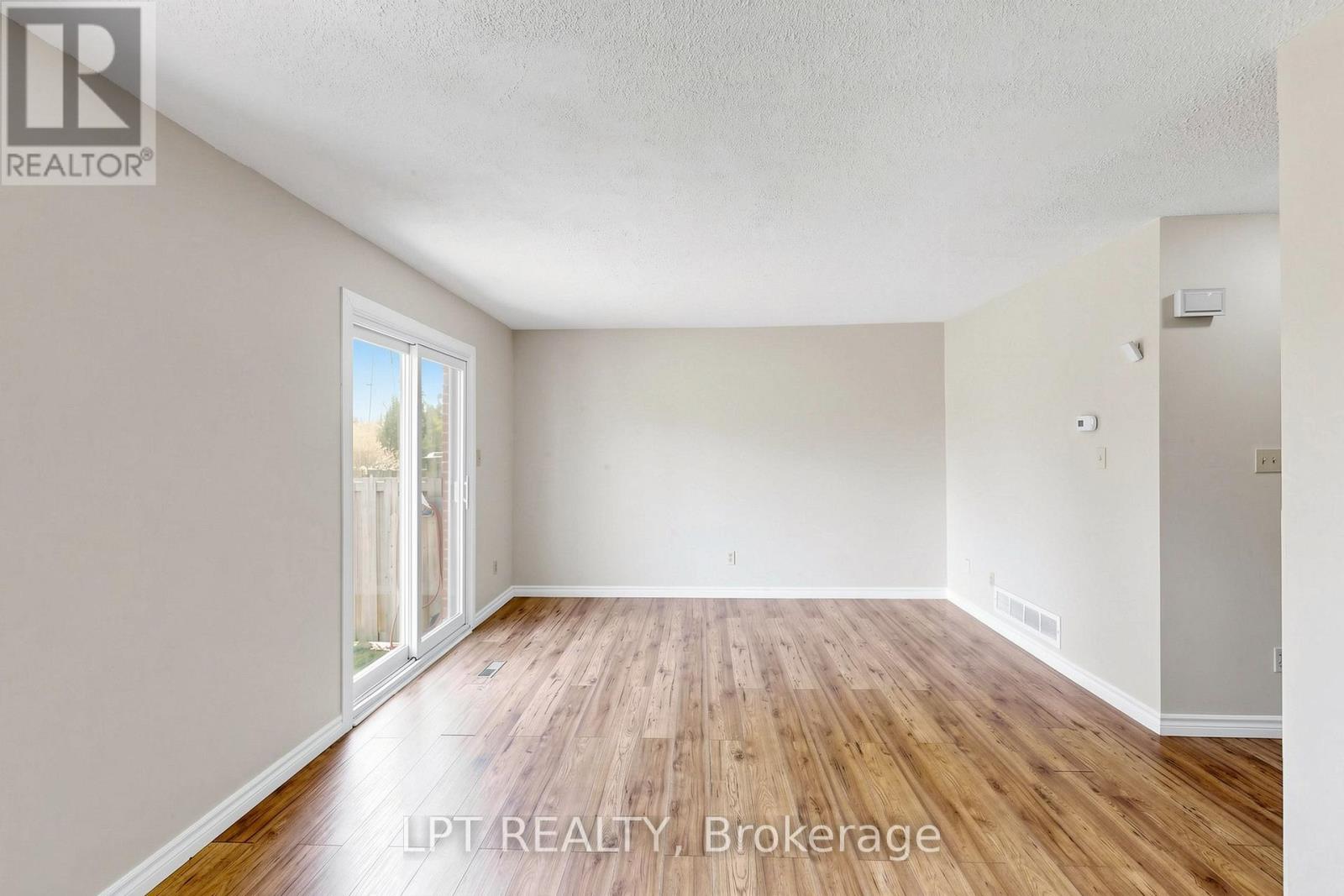 32 - 1055 Central Pk Boulevard N Property Photo 9