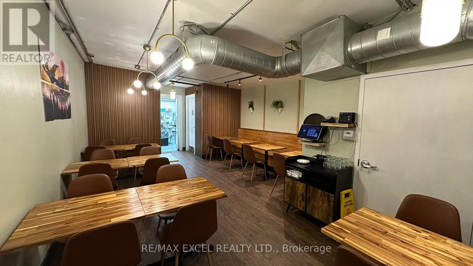 1060 Gerrard Street E Property Photo 5