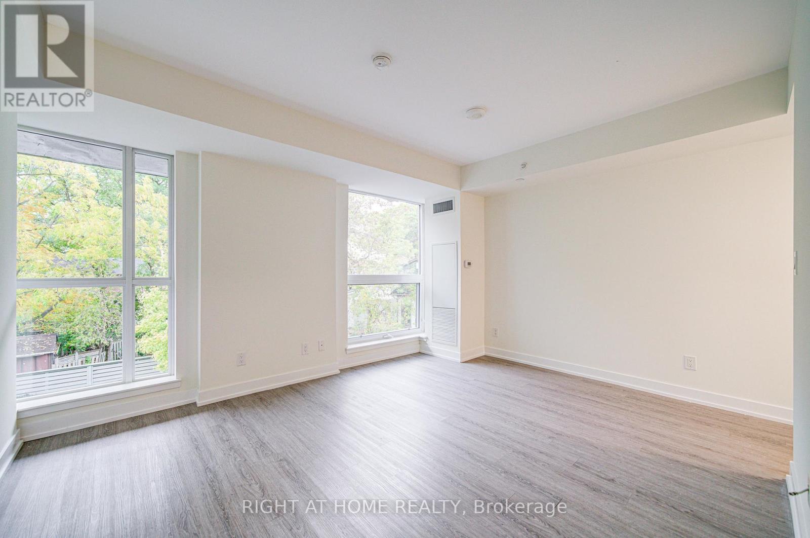 Th03 - 1350 Kingston Road Property Photo 25
