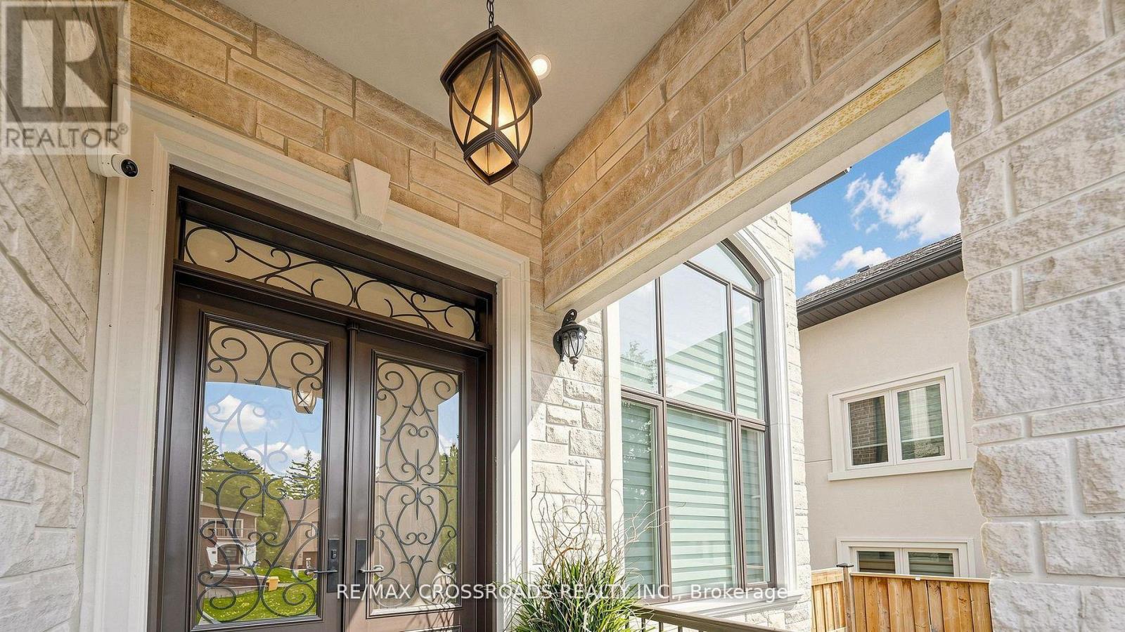 1427 Rosebank Road Property Photo 3