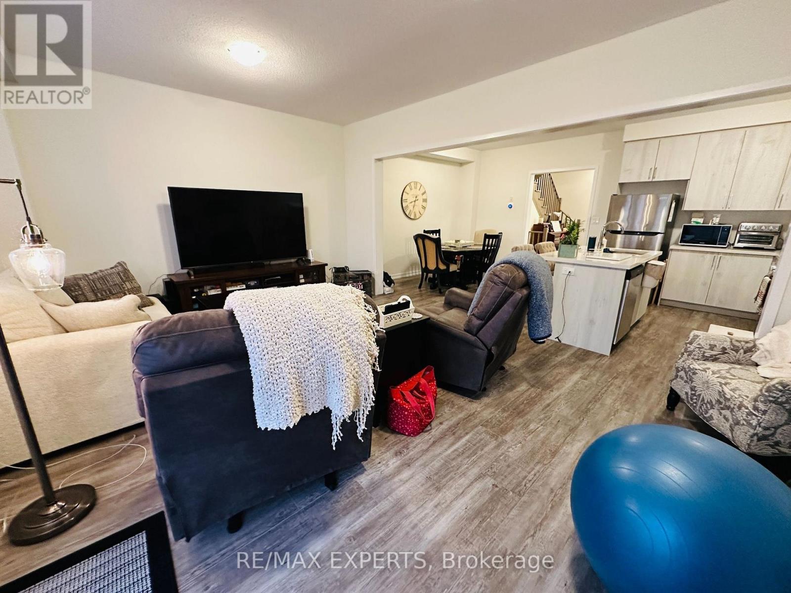 1541 Wheatcroft Drive Property Photo 8