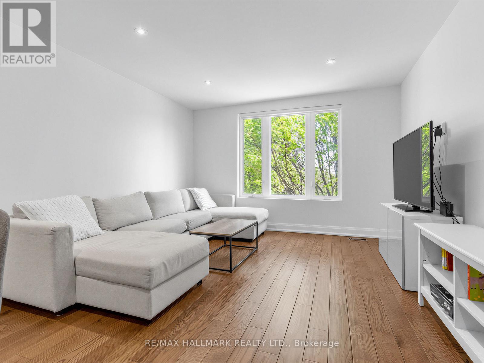 1924 Danforth Avenue Property Photo 19