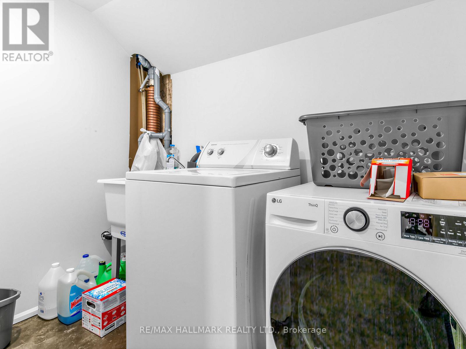 1924 Danforth Avenue Property Photo 31