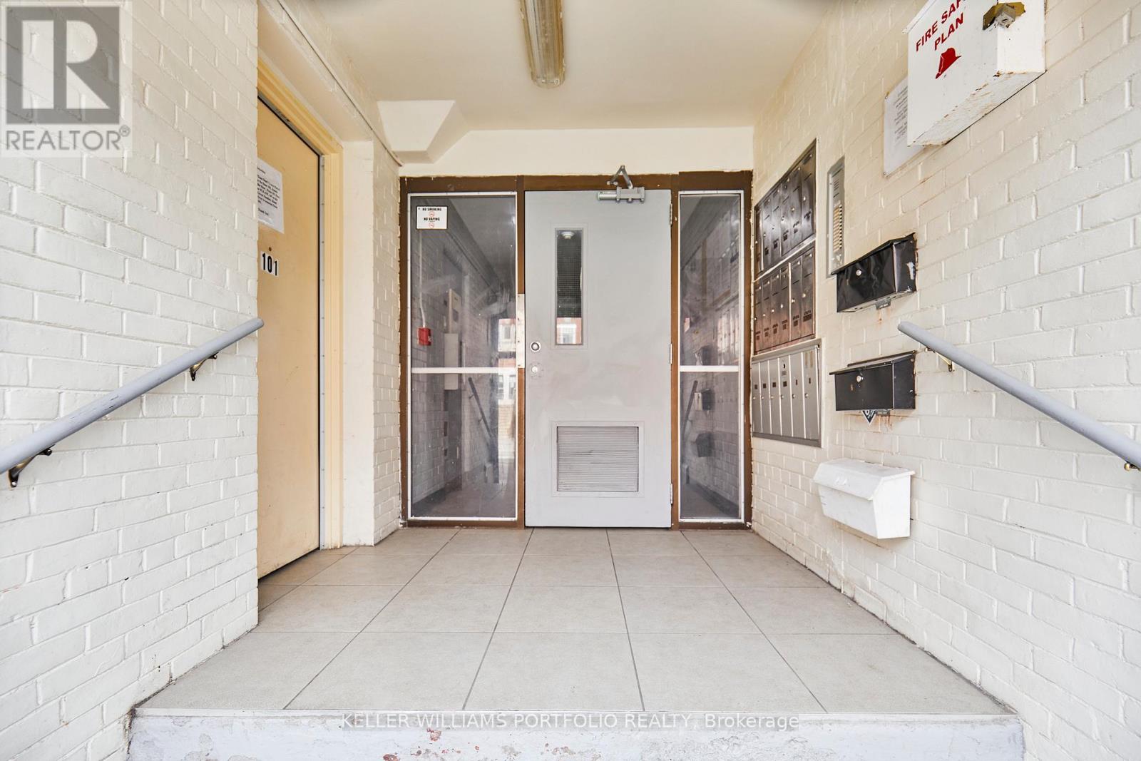 1395 Gerrard Street E Property Photo 3