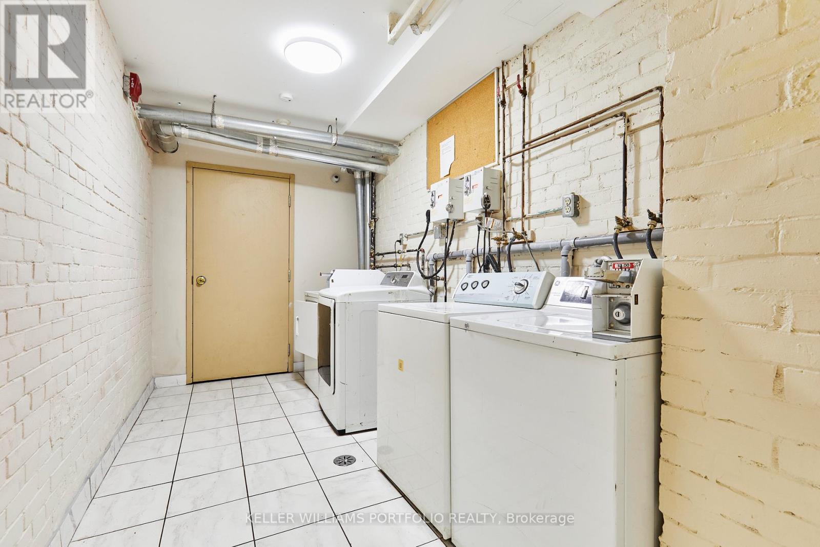 1395 Gerrard Street E Property Photo 7