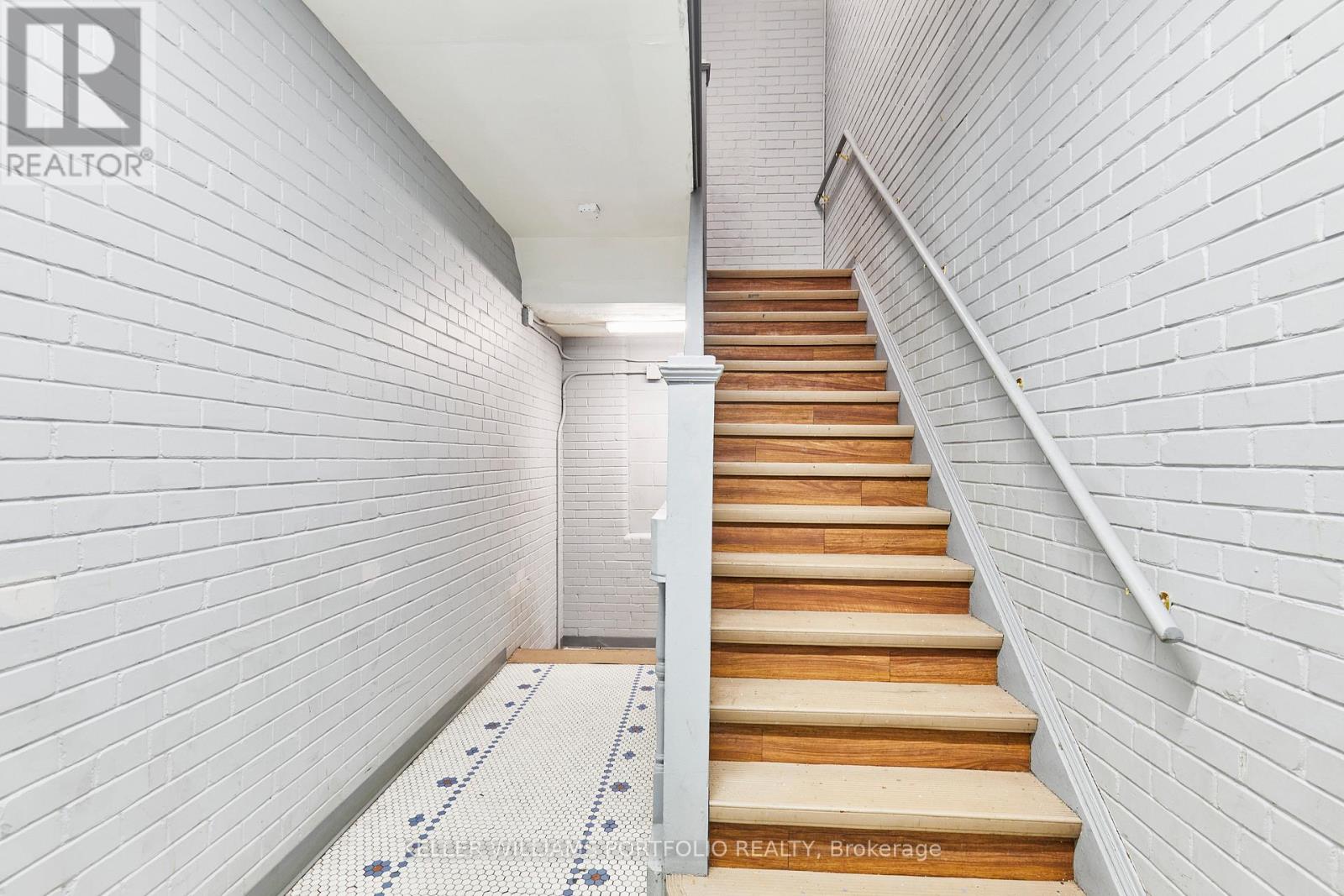 1395 Gerrard Street E Property Photo 10