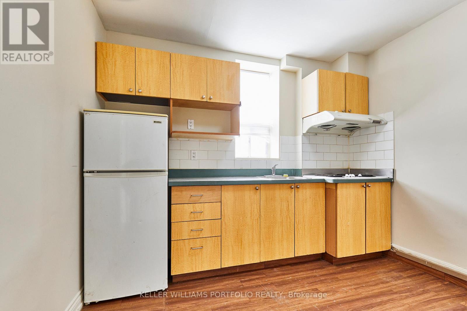 1395 Gerrard Street E Property Photo 20